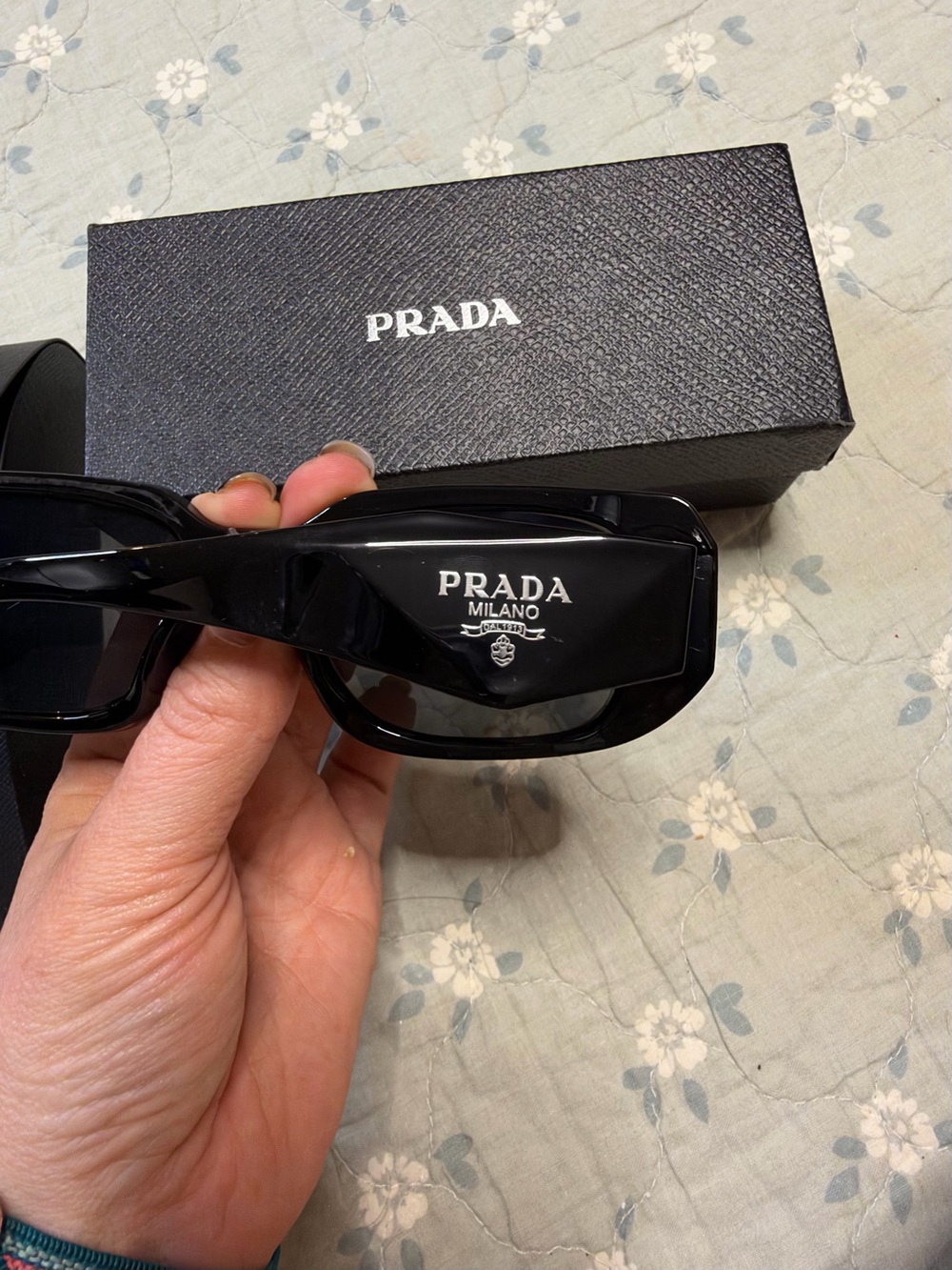 Prada women’s Black Sunglasses with Dark Lenses - Picture 4 of 7